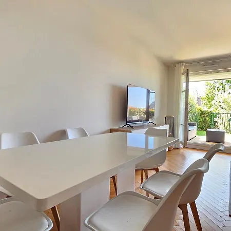 Daire Grand 3 Pieces, 2 Jardins, Parking Sous Sol. Deauville