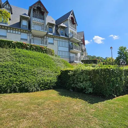 Grand 3 Pieces, 2 Jardins, Parking Sous Sol. Daire Deauville